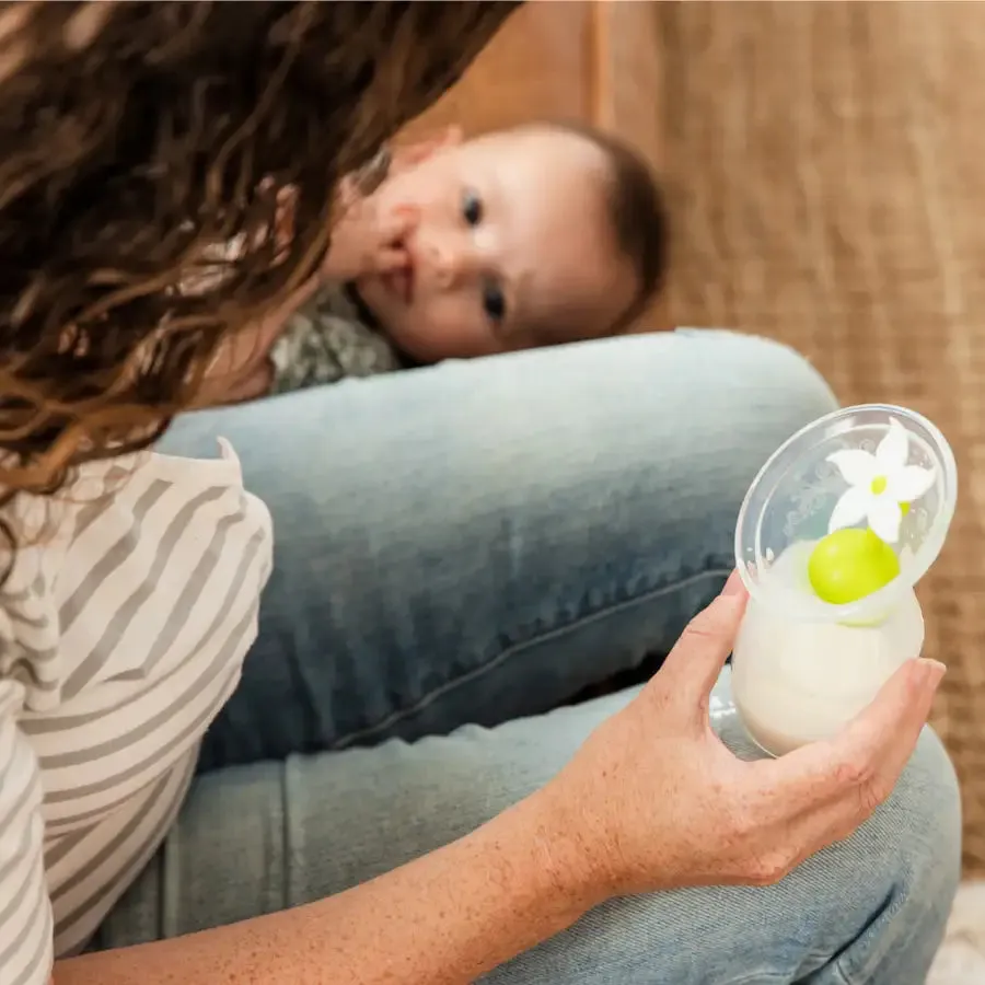 Haakaa Silicone Breast Pump & Flower Stopper (White)