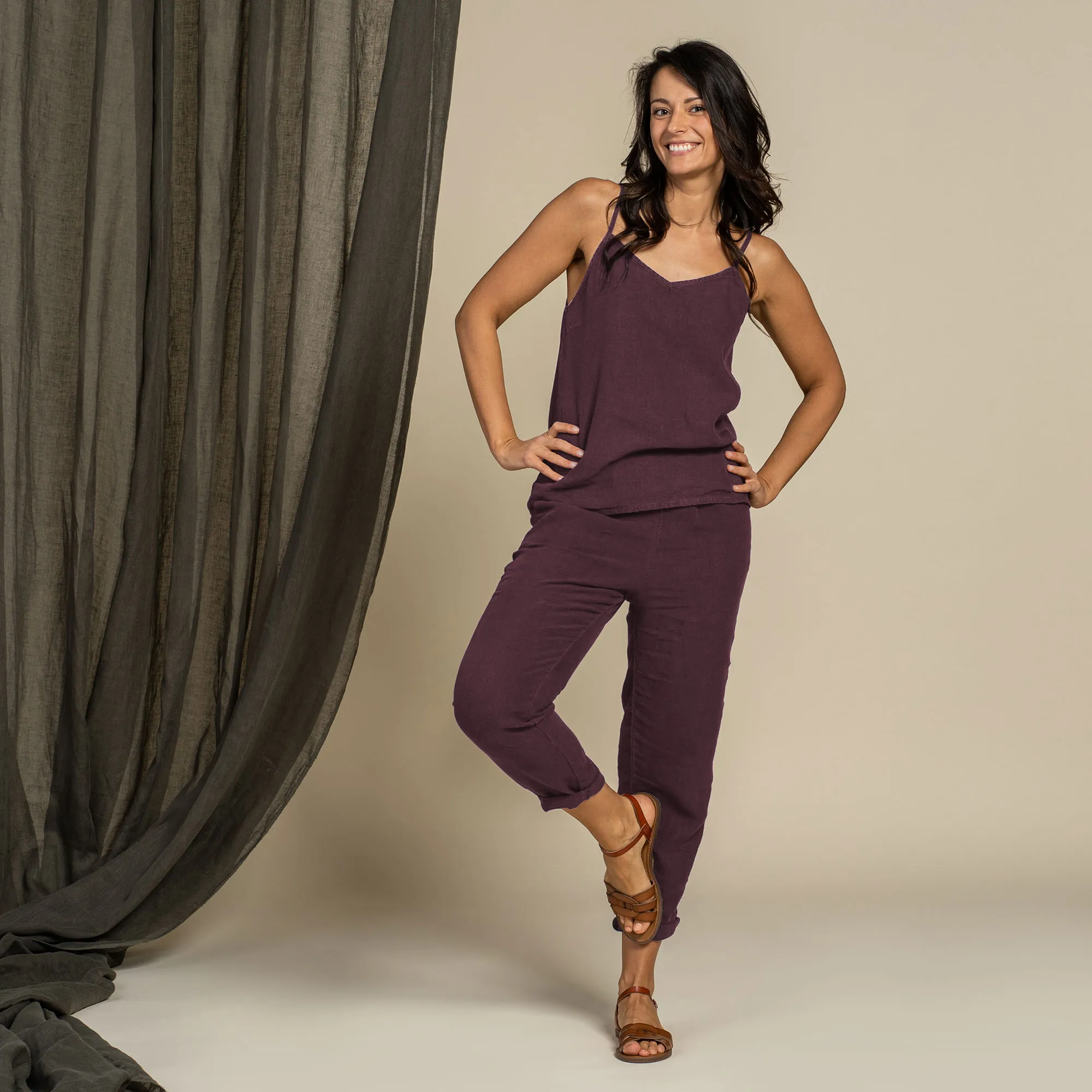 MENIQUE Linen Slip Top & Pants Set with V-Neckline and High-Rise Waist