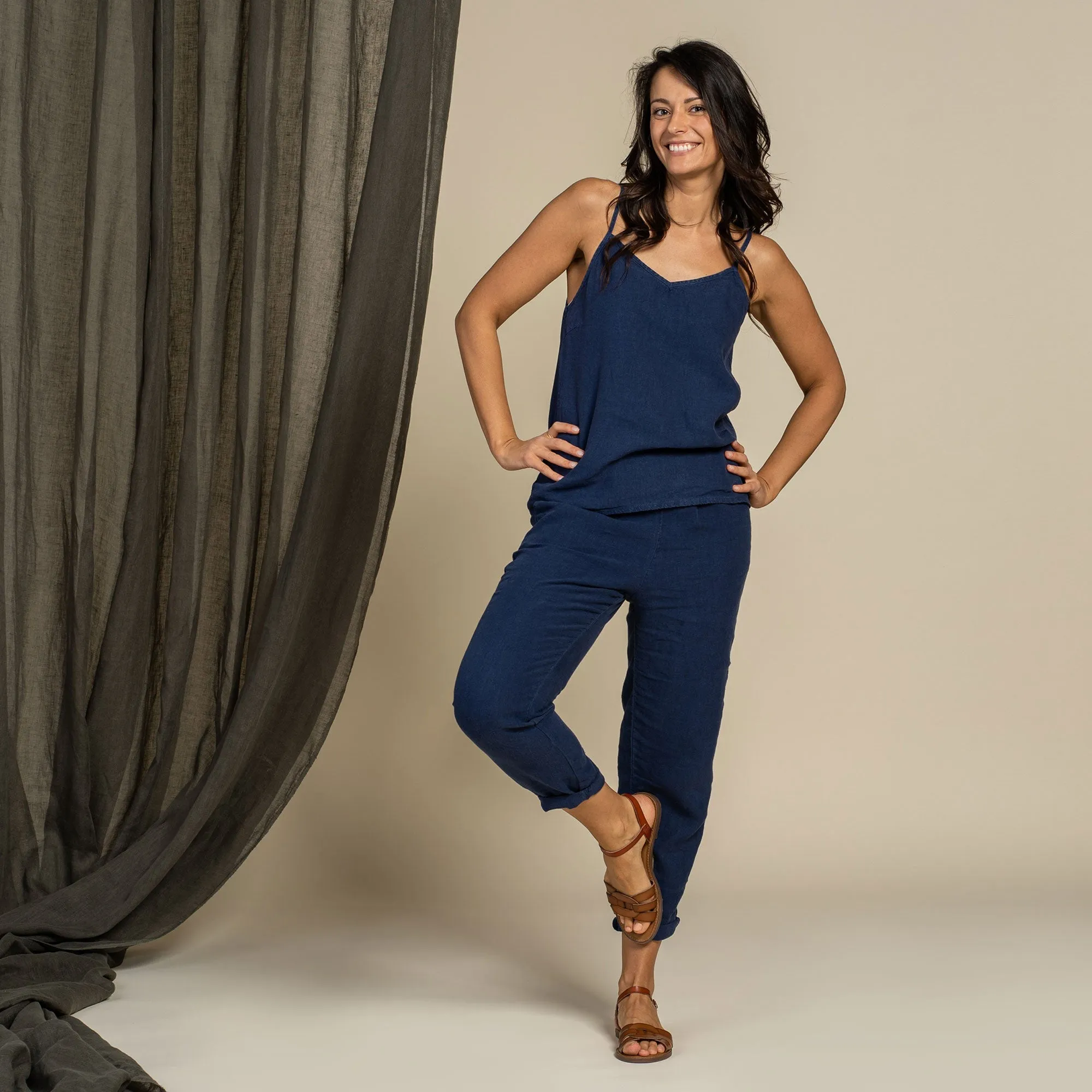 MENIQUE Linen Slip Top & Pants Set with V-Neckline and High-Rise Waist