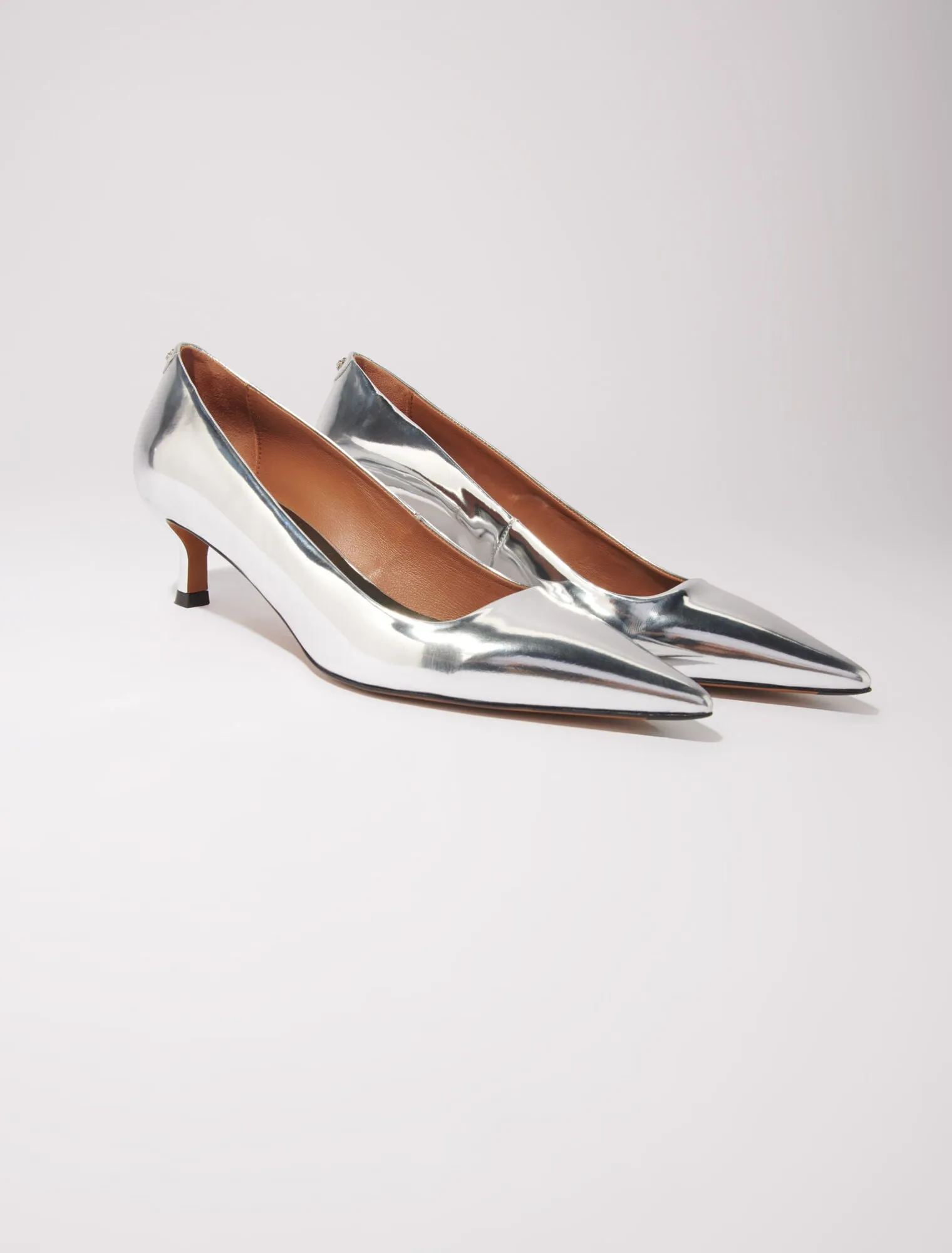 Pointed mirrored leather pumps