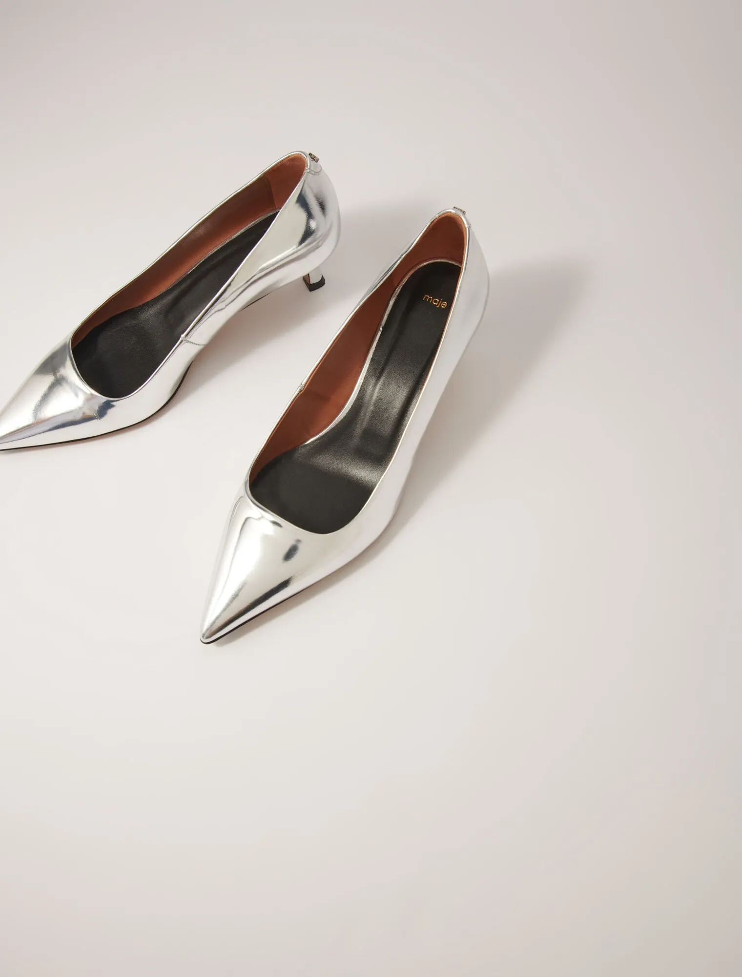 Pointed mirrored leather pumps