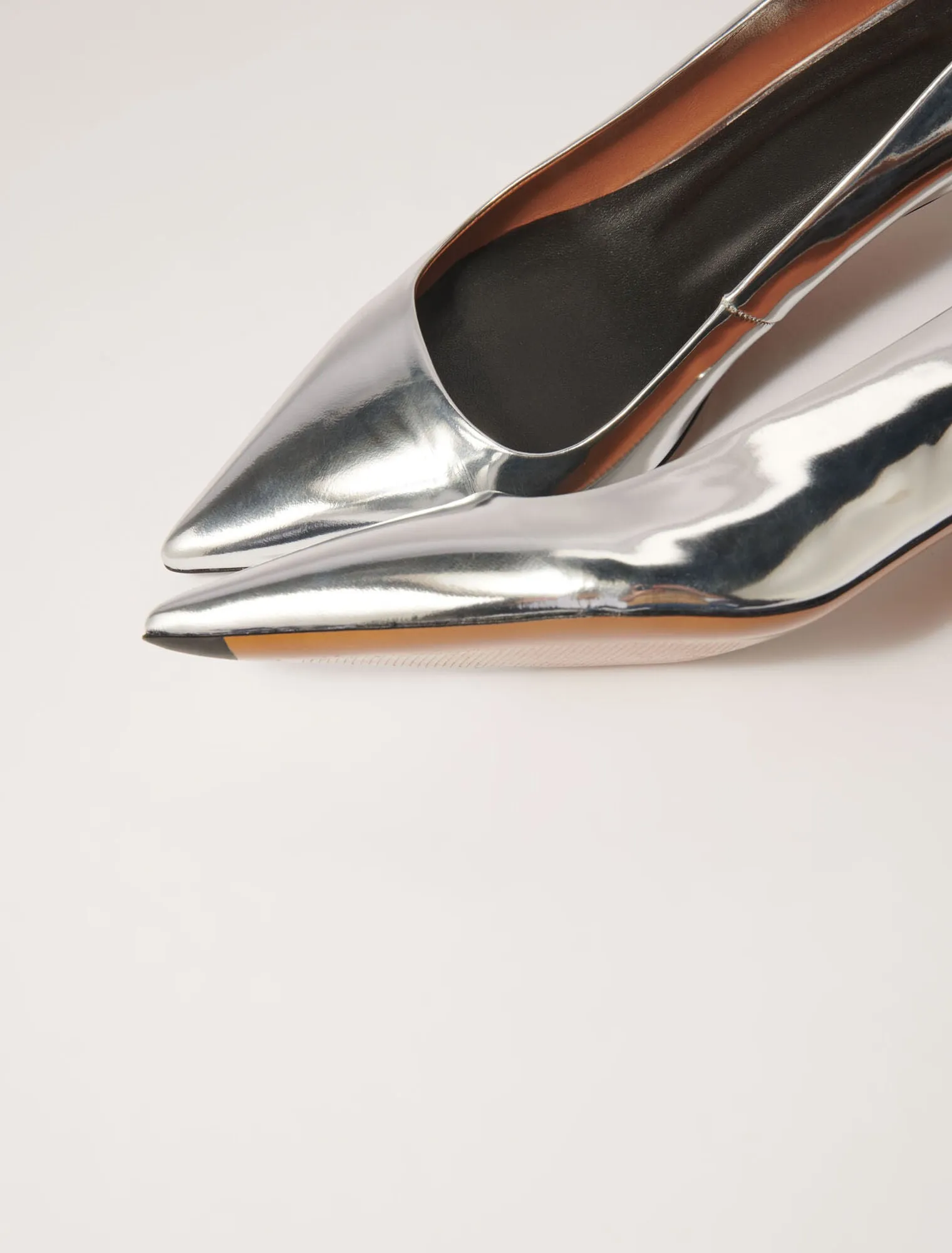 Pointed mirrored leather pumps