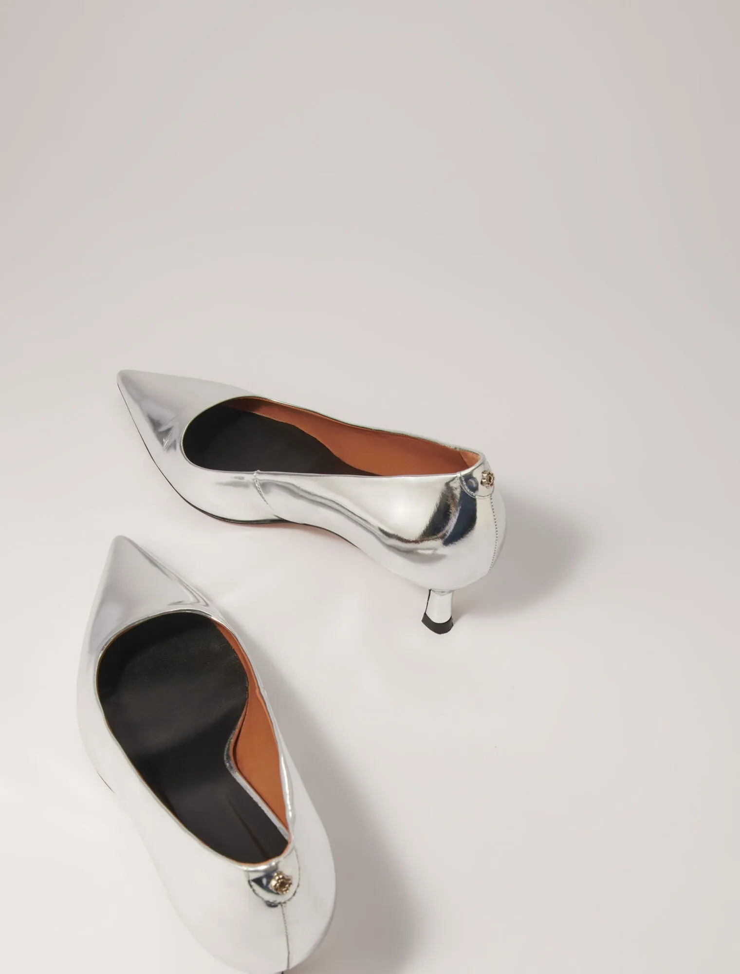 Pointed mirrored leather pumps