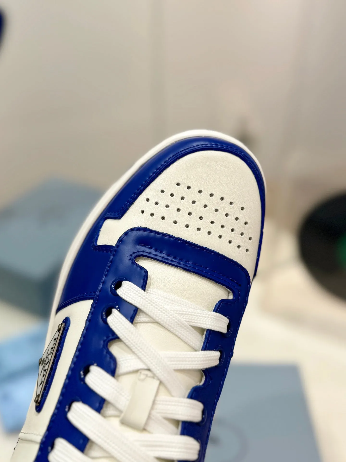 PRA DOWNTOWN PERFORATED SNEAKERS WHITE AND COBALT CALFSKIN