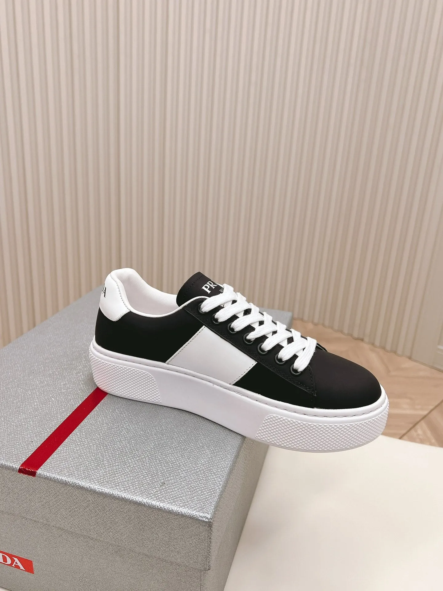 PRA LEATHER LOGO OUTLET SNEAKERS BLACK CALFSKIN