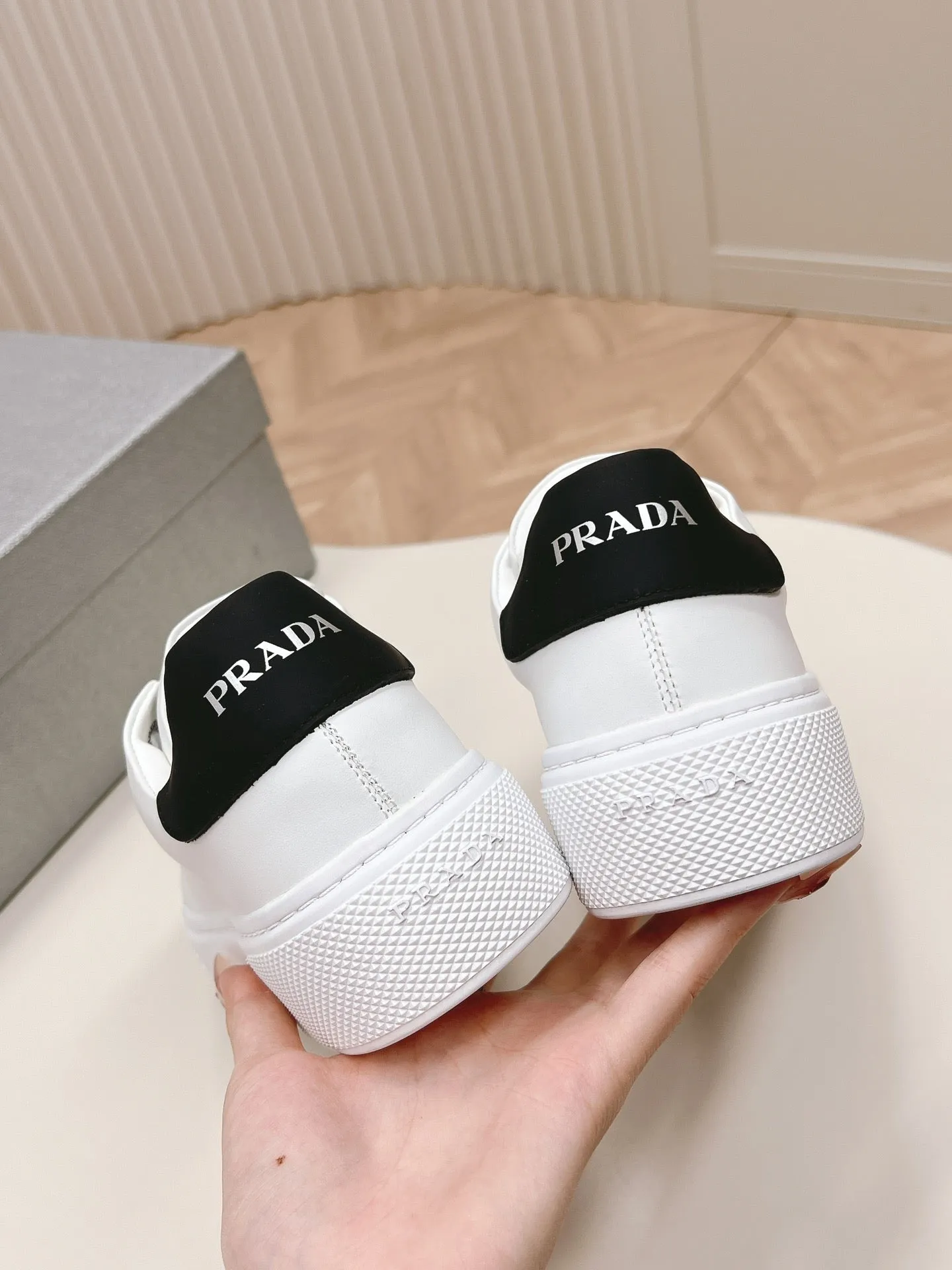 PRA LOGO OUTLET BASIC SNEAKERS WHITE AND BLACK TOE CALFSKIN