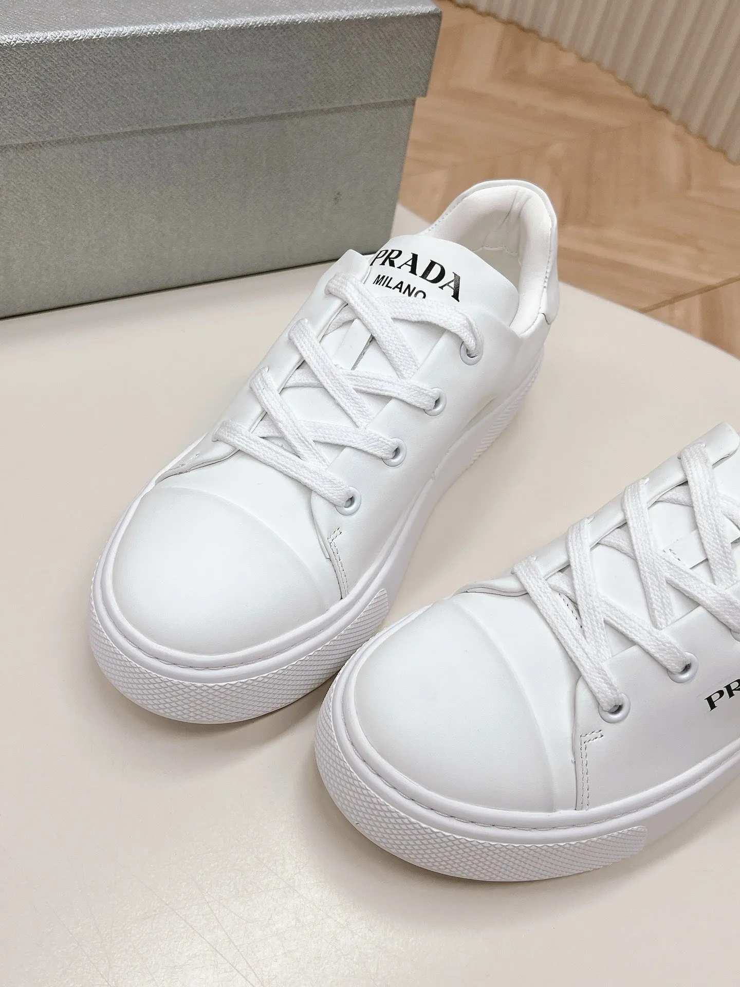 PRA LOGO OUTLET BASIC SNEAKERS WHITE CALFSKIN