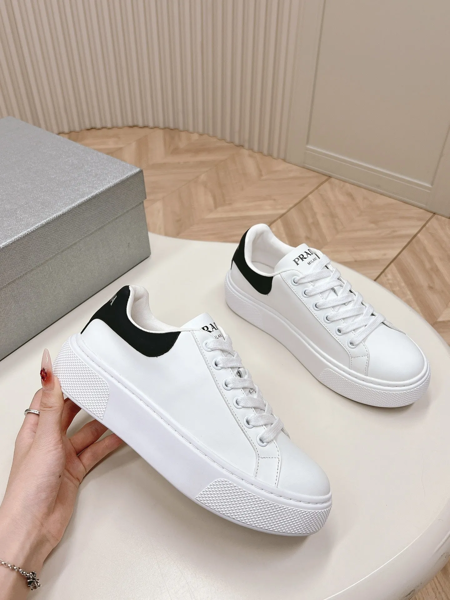 PRA RETRO SNEAKERS WHITE AND BLACK CALFSKIN