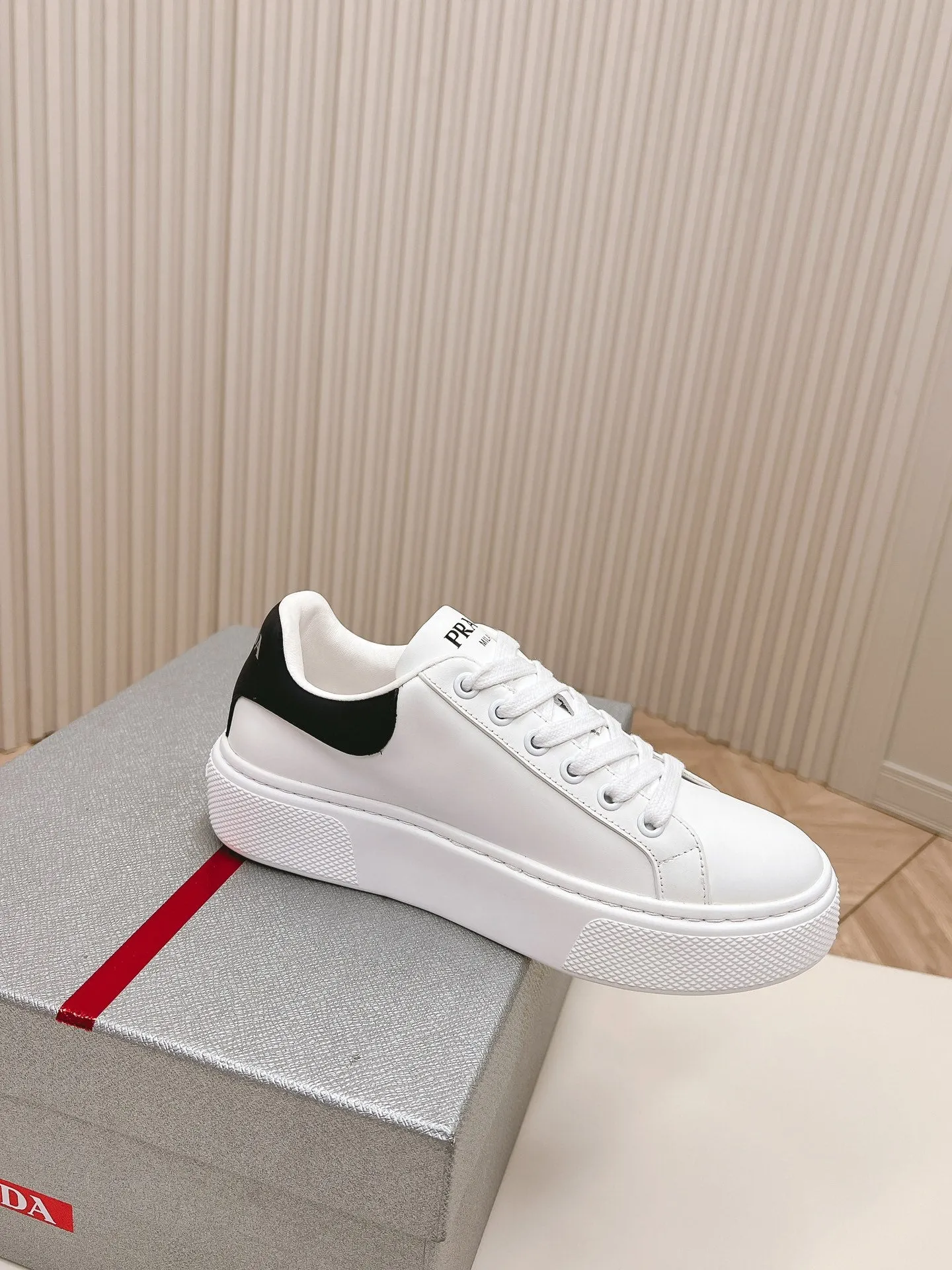 PRA RETRO SNEAKERS WHITE AND BLACK CALFSKIN