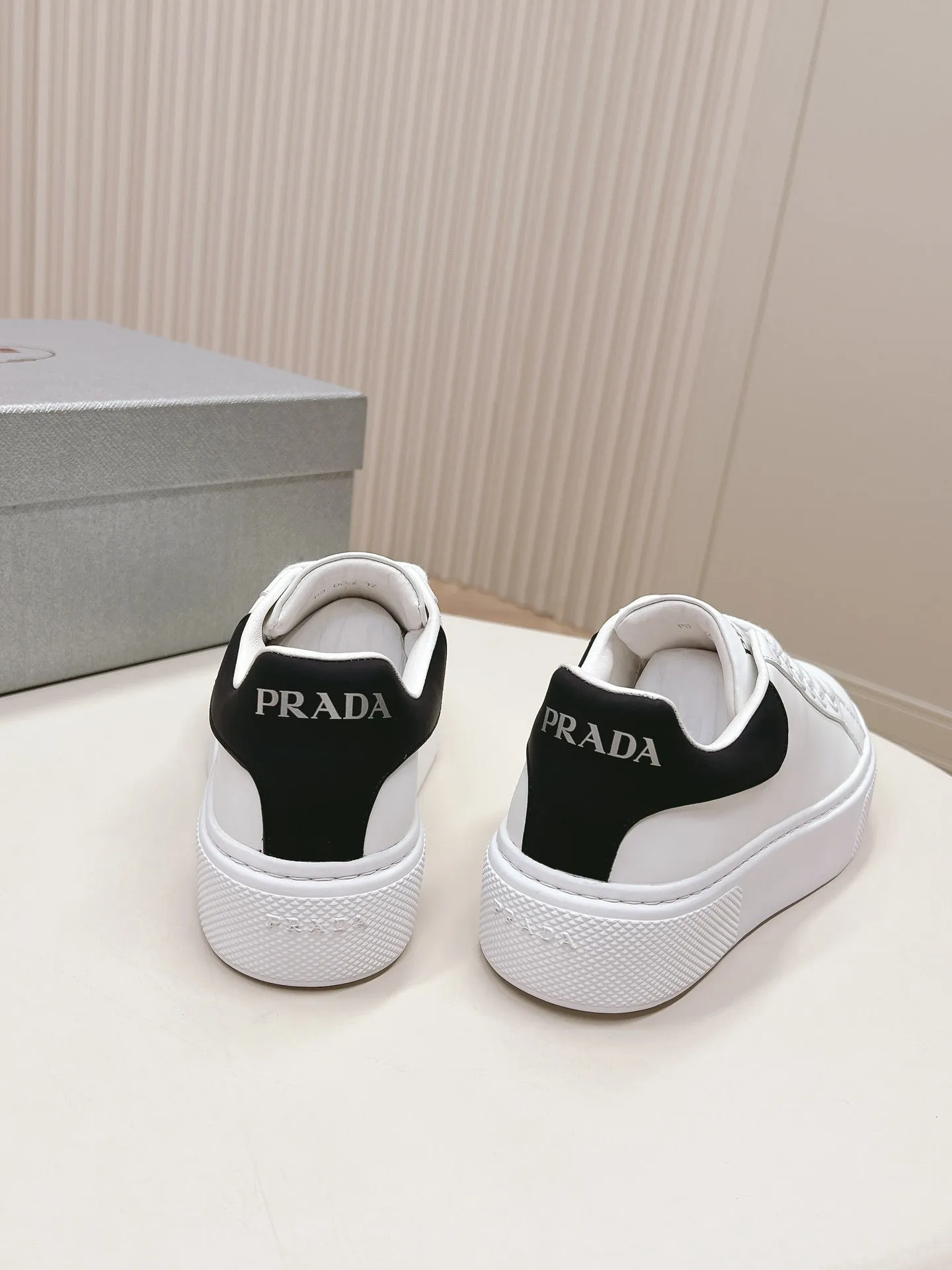 PRA RETRO SNEAKERS WHITE AND BLACK CALFSKIN