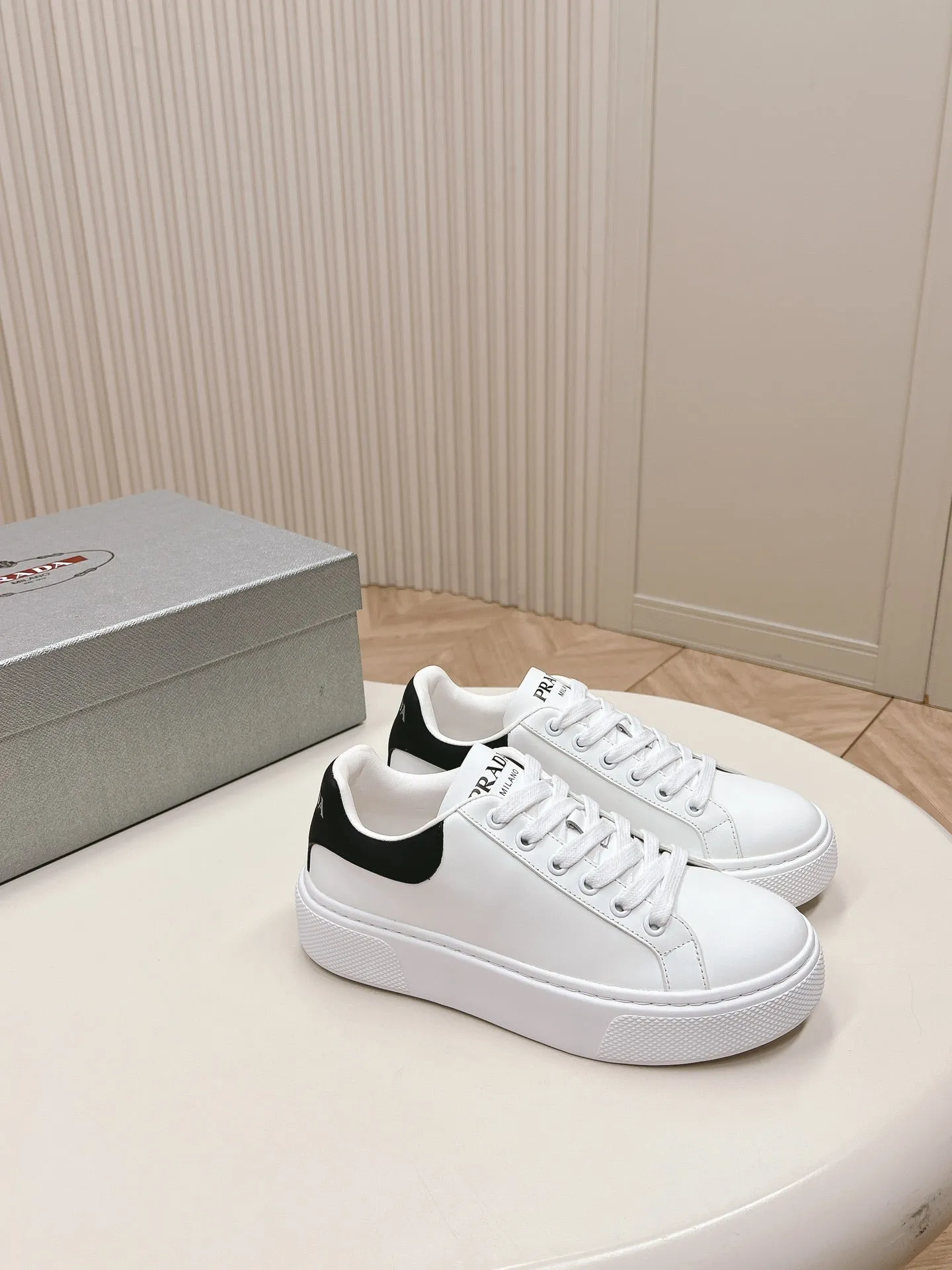 PRA RETRO SNEAKERS WHITE AND BLACK CALFSKIN