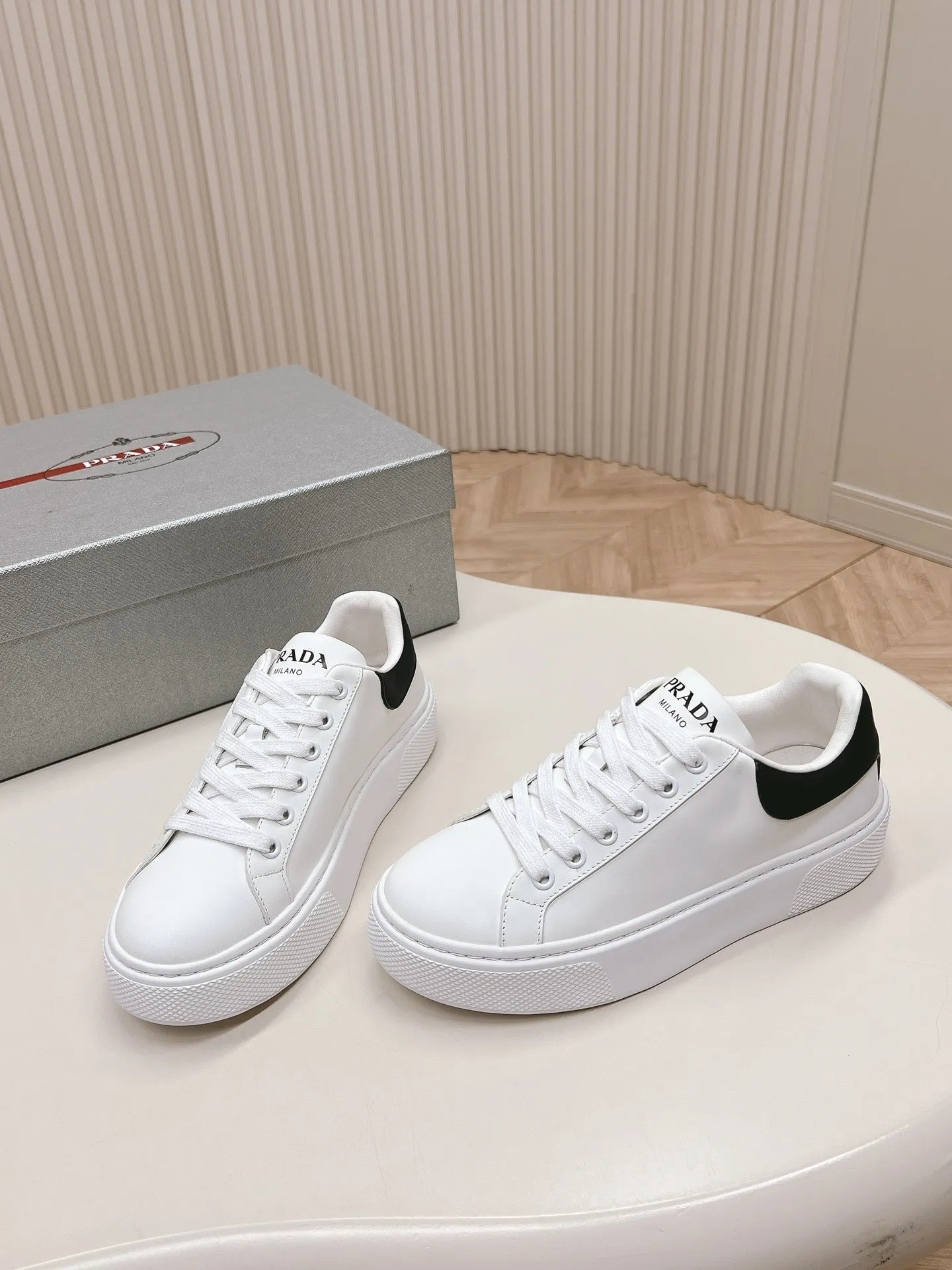 PRA RETRO SNEAKERS WHITE AND BLACK CALFSKIN