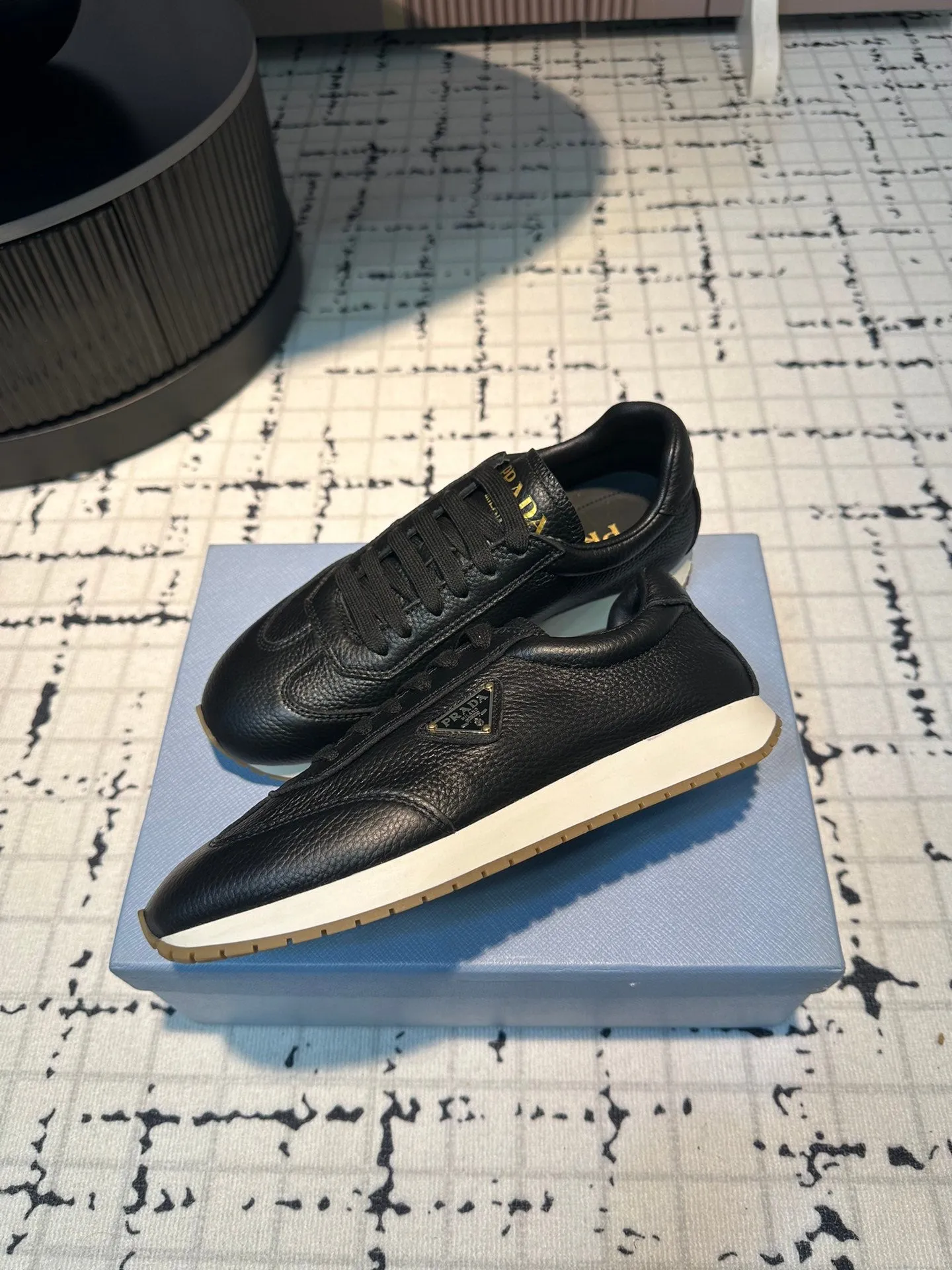 PRA TRIANGLE LOGO SNEAKERS BLACK CALFSKIN