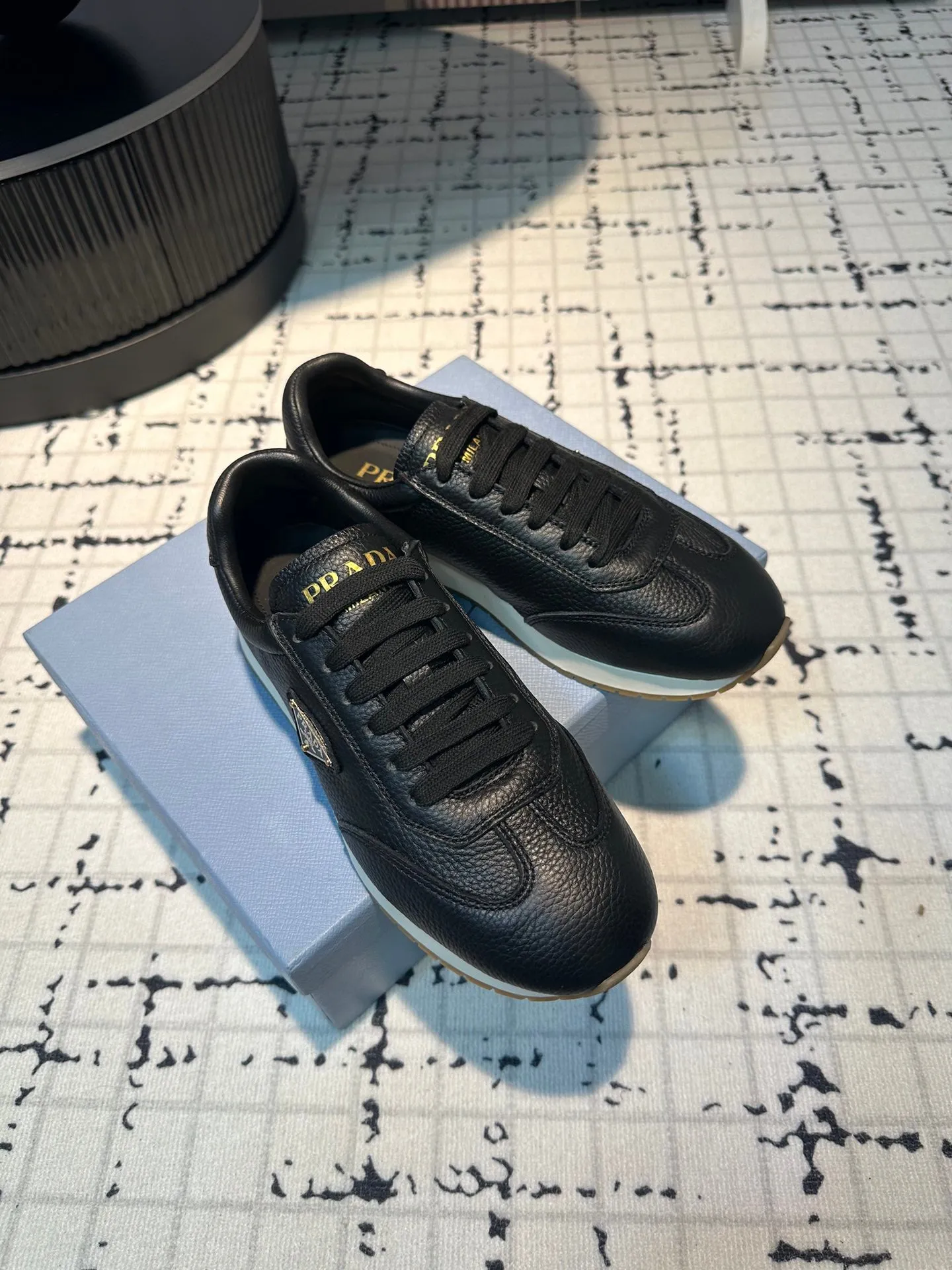 PRA TRIANGLE LOGO SNEAKERS BLACK CALFSKIN