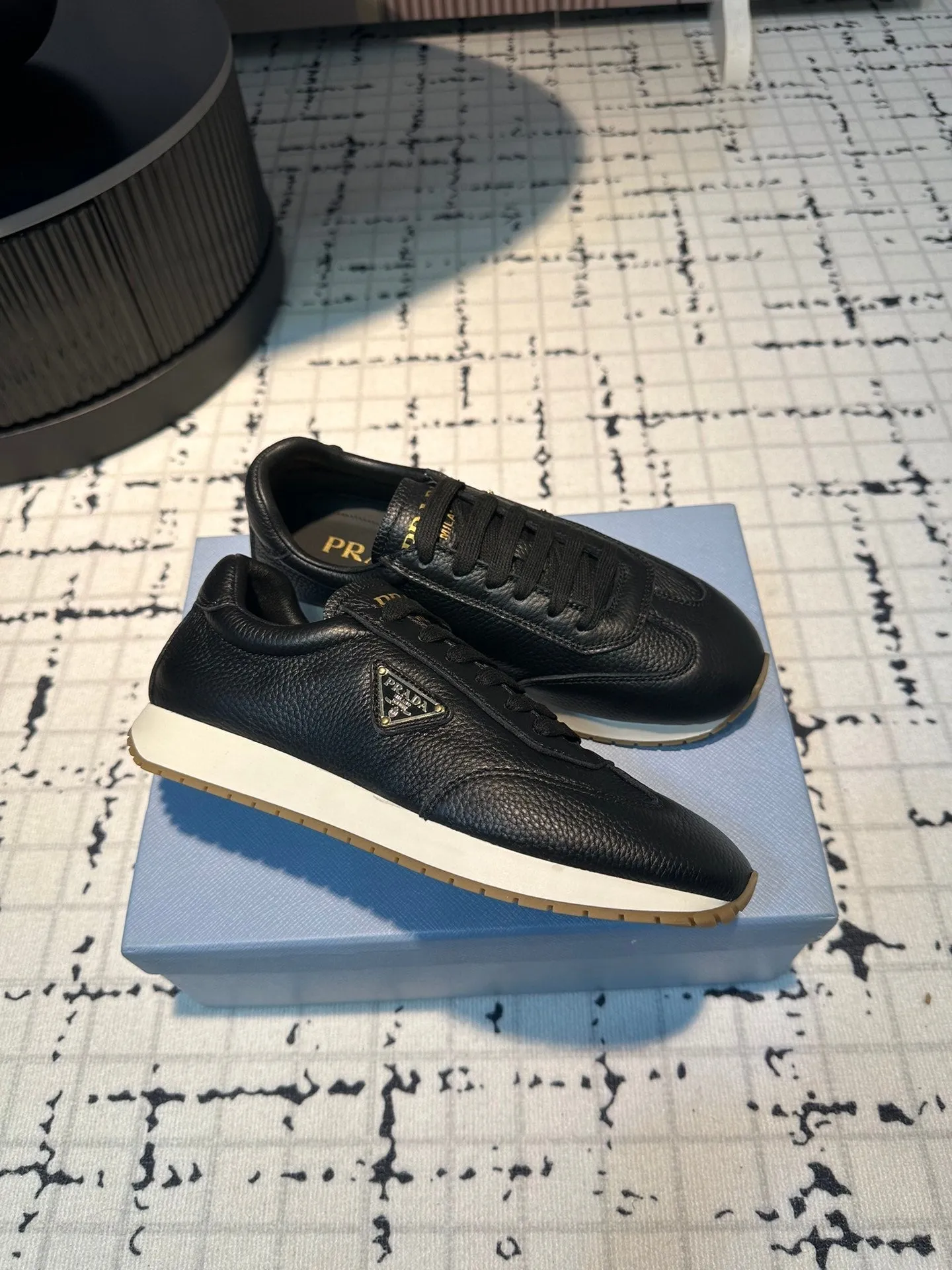 PRA TRIANGLE LOGO SNEAKERS BLACK CALFSKIN