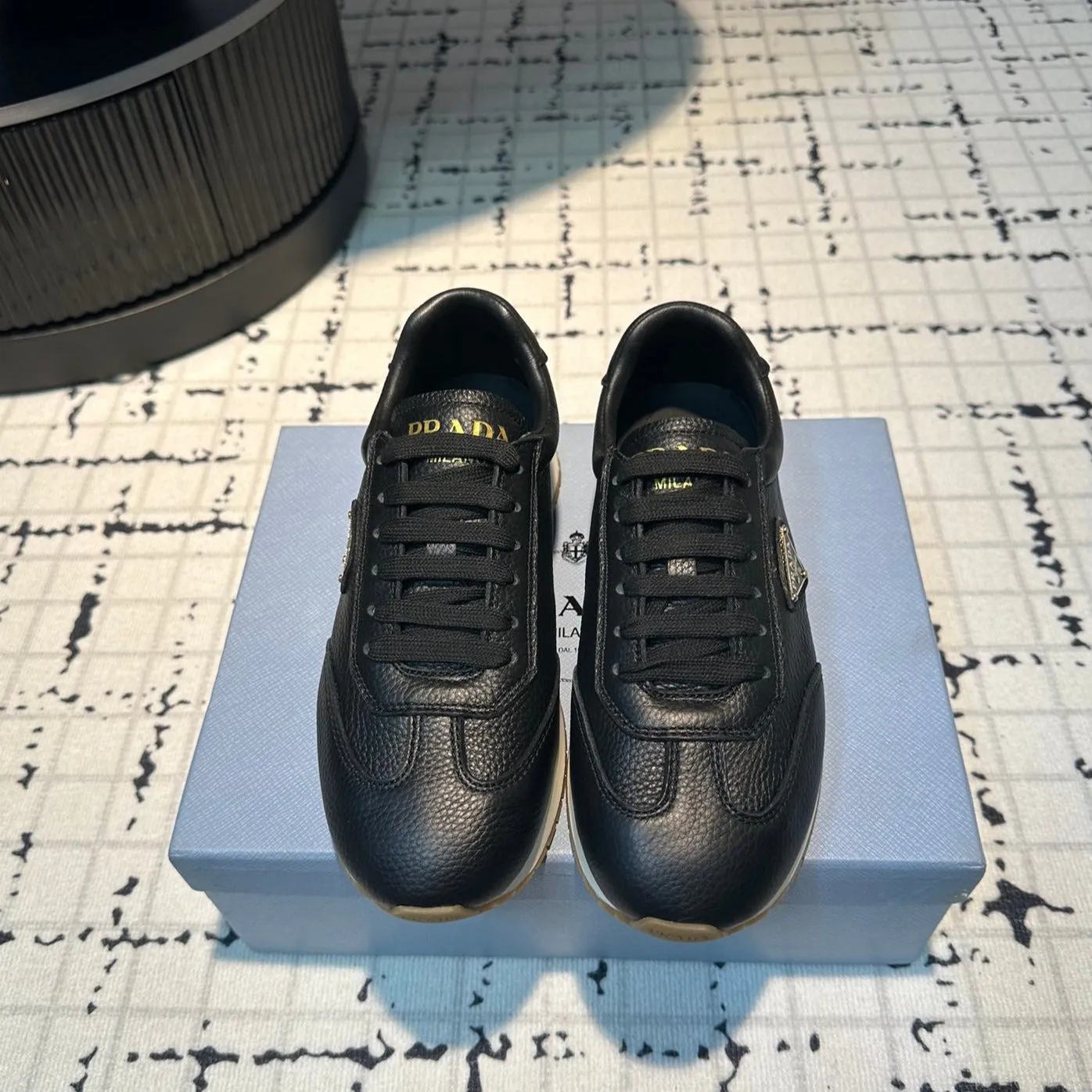 PRA TRIANGLE LOGO SNEAKERS BLACK CALFSKIN