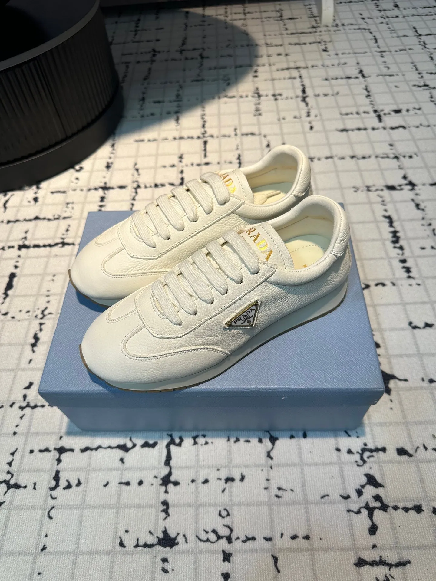 PRA TRIANGLE LOGO SNEAKERS WHITE CALFSKIN