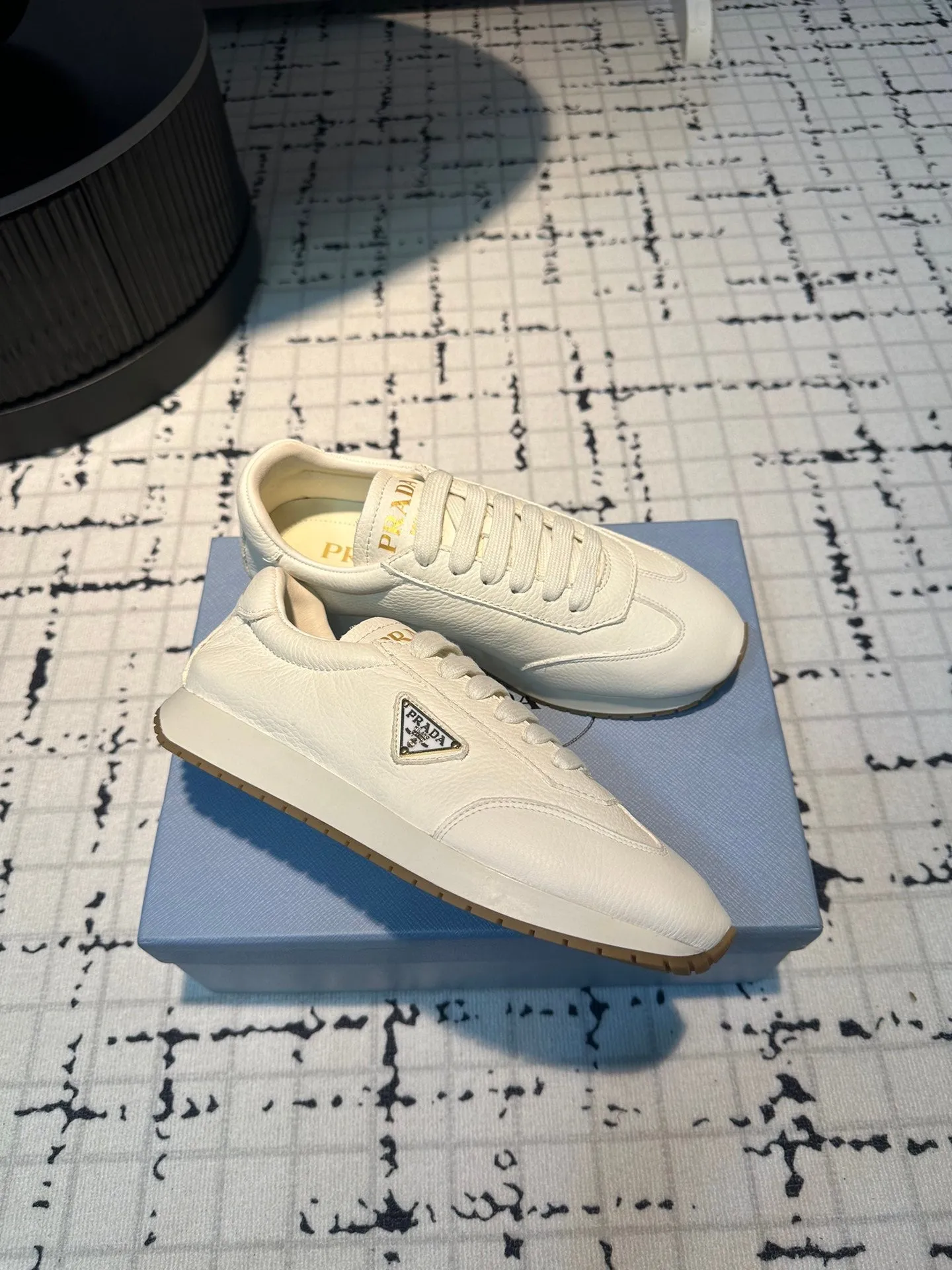 PRA TRIANGLE LOGO SNEAKERS WHITE CALFSKIN