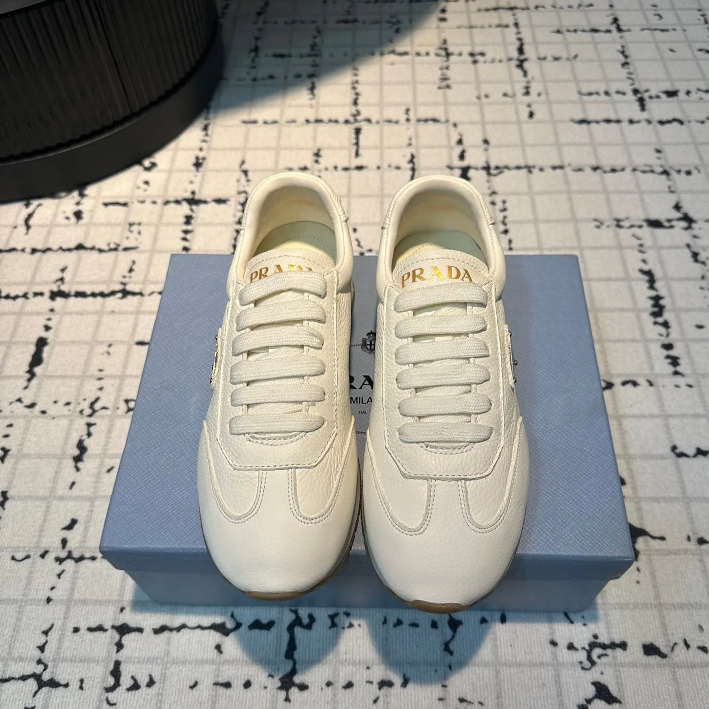 PRA TRIANGLE LOGO SNEAKERS WHITE CALFSKIN