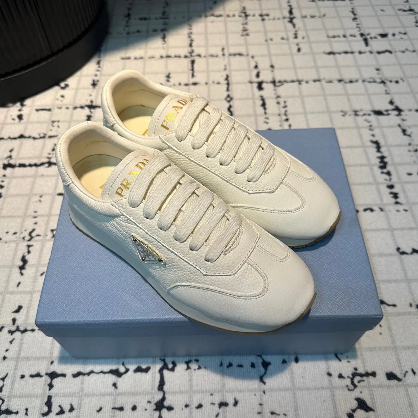 PRA TRIANGLE LOGO SNEAKERS WHITE CALFSKIN